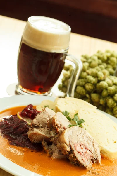 Meat with cabbage and mashed potatoes — Stock Photo, Image