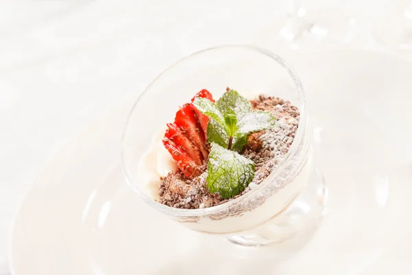 Tiramisu with strawberry — Stock Photo, Image