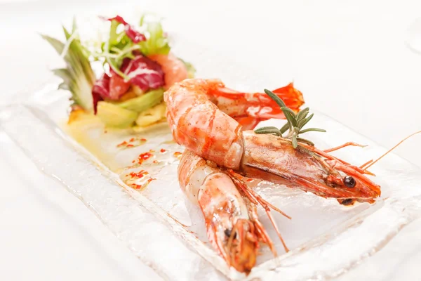 Shrimps with salad — Stock Photo, Image