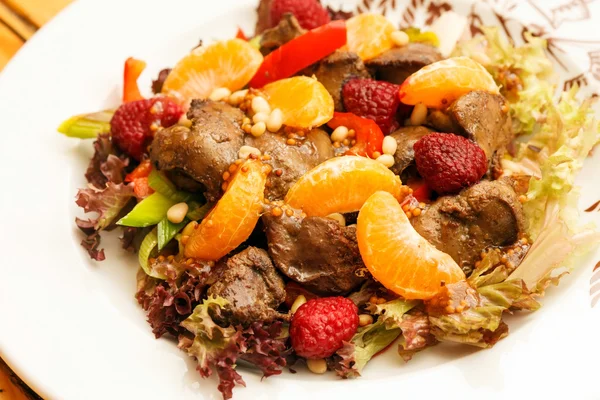 Chicken liver with fruits — Stock Photo, Image