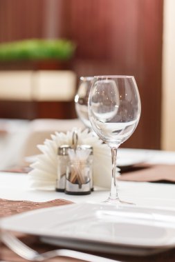 tablolar için yemek ayarla