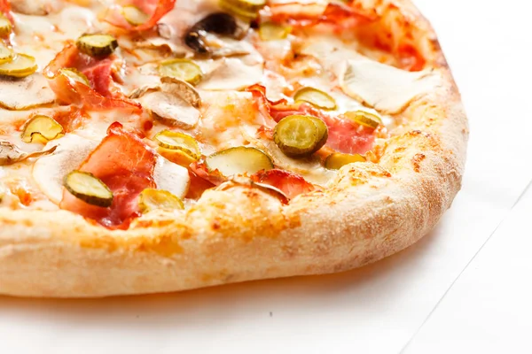 Smakelijke pizza — Stockfoto