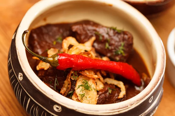 Carne de bovino com molho — Fotografia de Stock