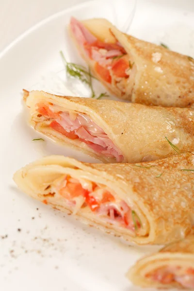 Pfannkuchen mit Lachs — Stockfoto