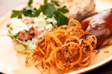 soslu ördek kanatlarını