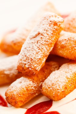 gelen süzme peynir soslu tatlı