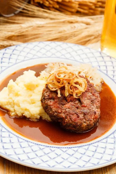 Beef cutlet with potatoes — Stock Photo, Image