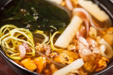 Japon deniz mahsulleri çorbası