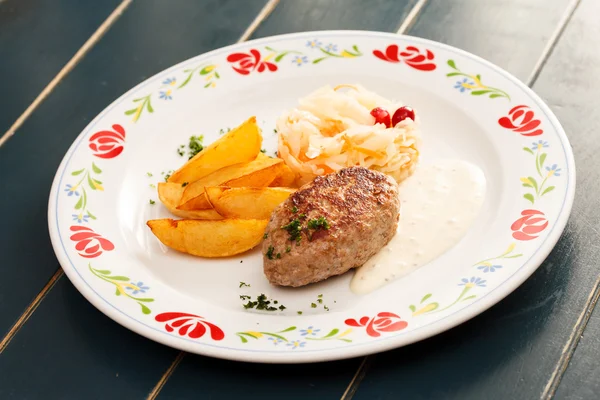 Cutlet with potatoes — Stock Photo, Image