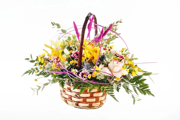 Szép virágok a kosárba — Stock Fotó