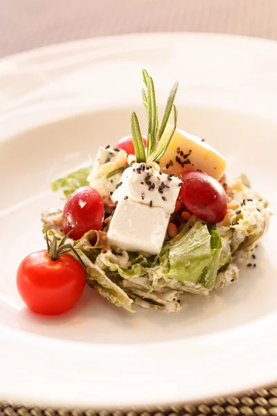 Salada com feta — Fotografia de Stock