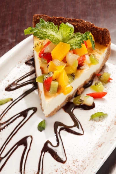 Cheesecake med frukter — Stockfoto