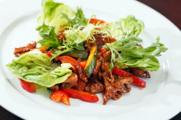 Fleisch mit Gemüse — Stockfoto