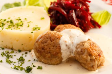 Köfte Patates püresi ile