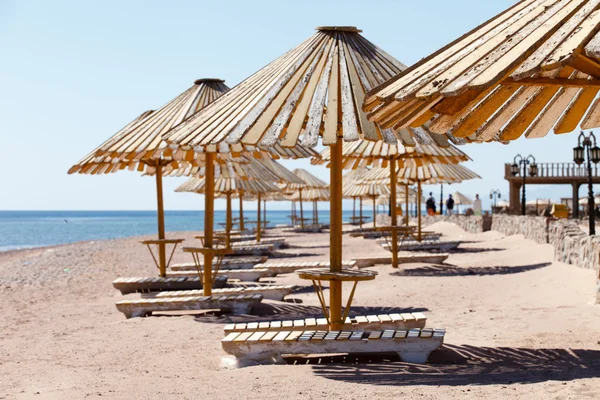 Umbrella on the beach — Stock Photo, Image