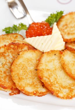 havyar ile kızarmış patates pancakes