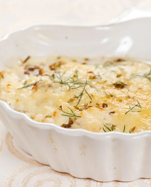 Julienne com cogumelos e queijo — Fotografia de Stock