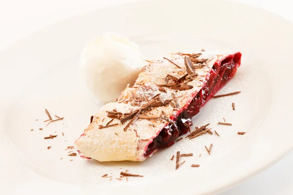 Cherry strudel — Stock Photo, Image