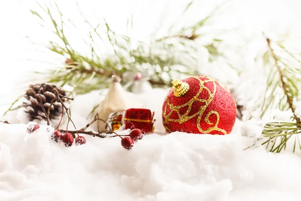 Palle di Natale con neve — Foto Stock