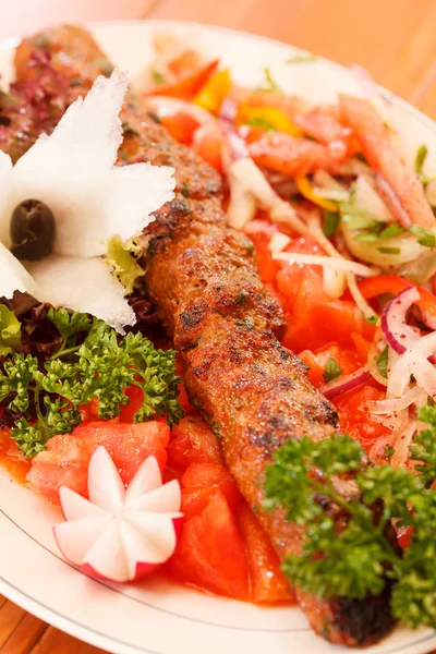 Kebab with vegetables — Stock Photo, Image