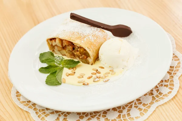 Strudel de maçã — Fotografia de Stock