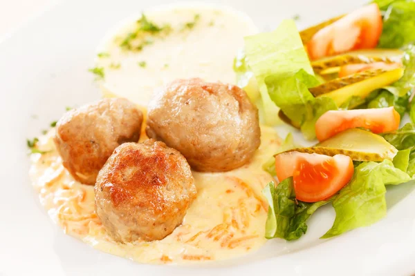 Meat balls with mashed potatoes — Stock Photo, Image