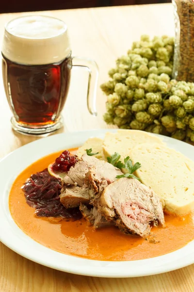 Fleisch mit Kohl — Stockfoto