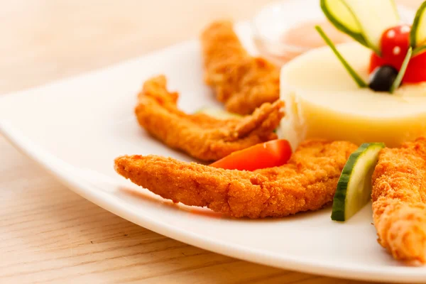 Huhn mit Kartoffeln — Stockfoto