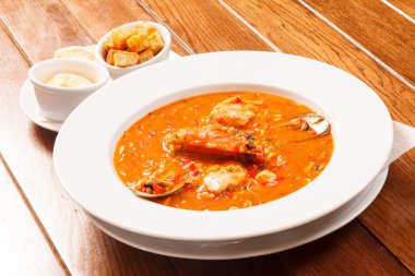 Deniz mahsulleri çorbası