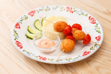 patates püresi ile tavuk topları