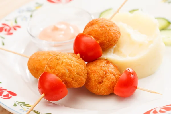 Kip ballen met aardappelpuree — Stockfoto