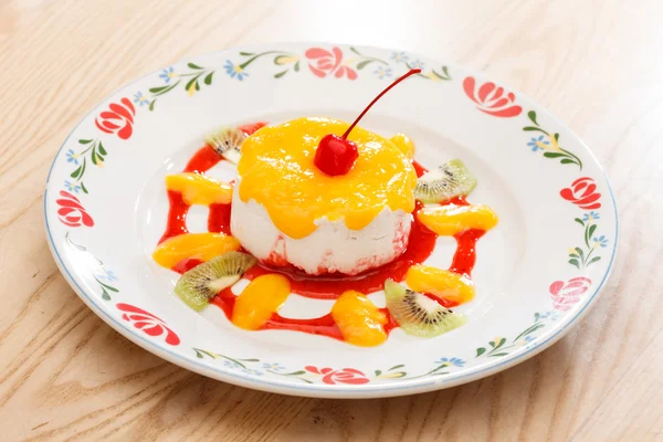 Panna cotta dessert til børn - Stock-foto