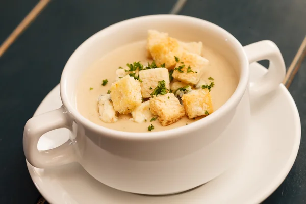 Zupa krem z grzankami — Zdjęcie stockowe