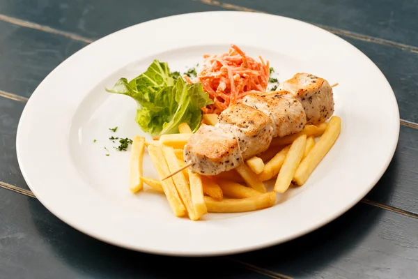 Chcken kebab with french fries — Stock Photo, Image