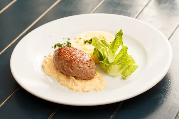 Cutlet with mashed potatoes — Stock Photo, Image