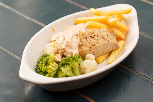 Chicken breast with french fries — Stock Photo, Image