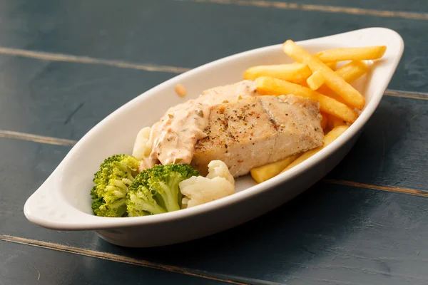 Chicken breast with french fries — Stock Photo, Image