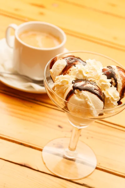 Ice cream with coffee — Stock Photo, Image