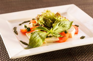 Caprese salatası