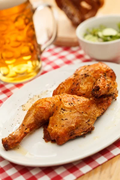 Pollo con cerveza — Foto de Stock