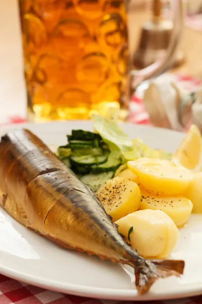 Mackerel with potatoes and beer — Stock Photo, Image