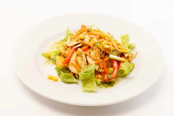 Salada de legumes com batatas fritas — Fotografia de Stock