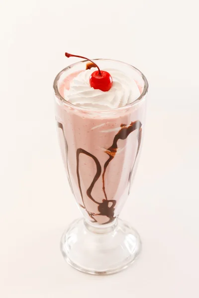 Cocktail de chocolate com cereja — Fotografia de Stock