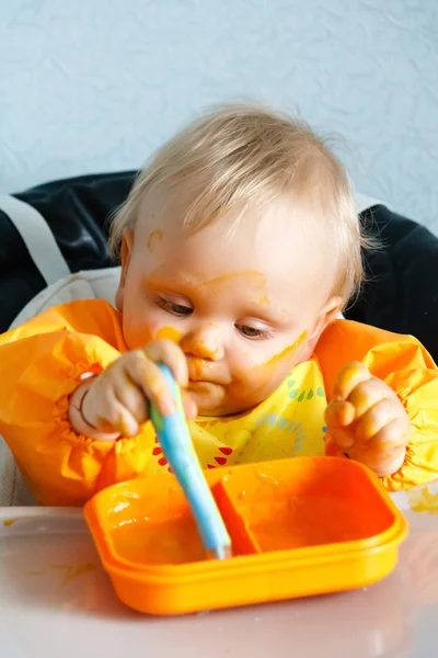 Eating baby boy with dirty face — Stock Photo, Image