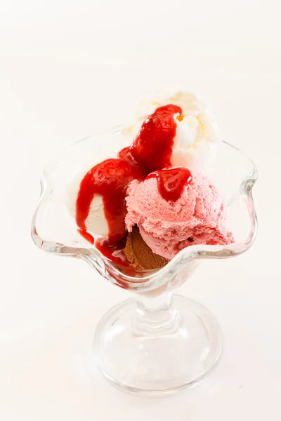 Ice cream with jam — Stock Photo, Image