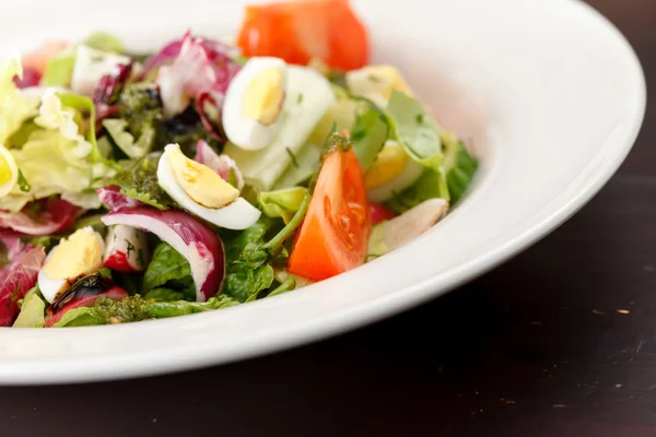 Zeleninový salát s vejcem — Stock fotografie
