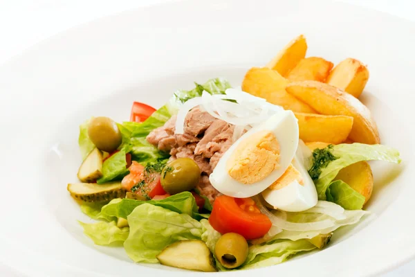 Frischer Salat mit Kartoffeln — Stockfoto