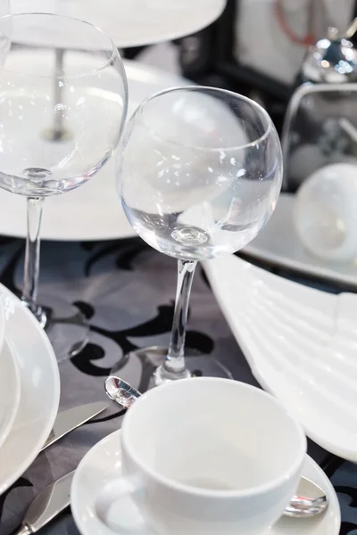 Keramické nádobí na stole — Stock fotografie