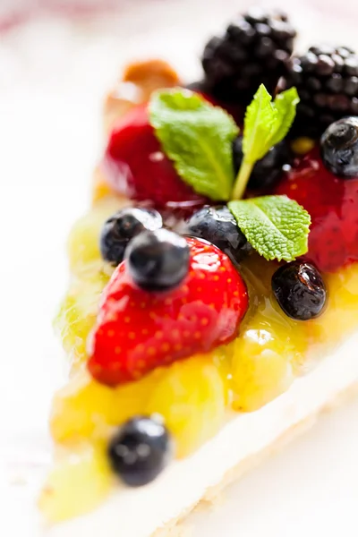 Kuchen mit frischen Beeren — Stockfoto