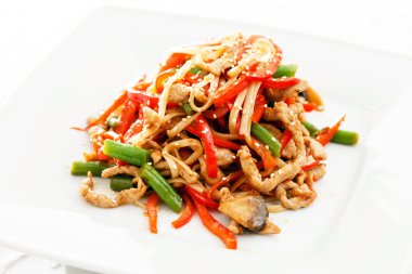 et ve sebzeli erişte.